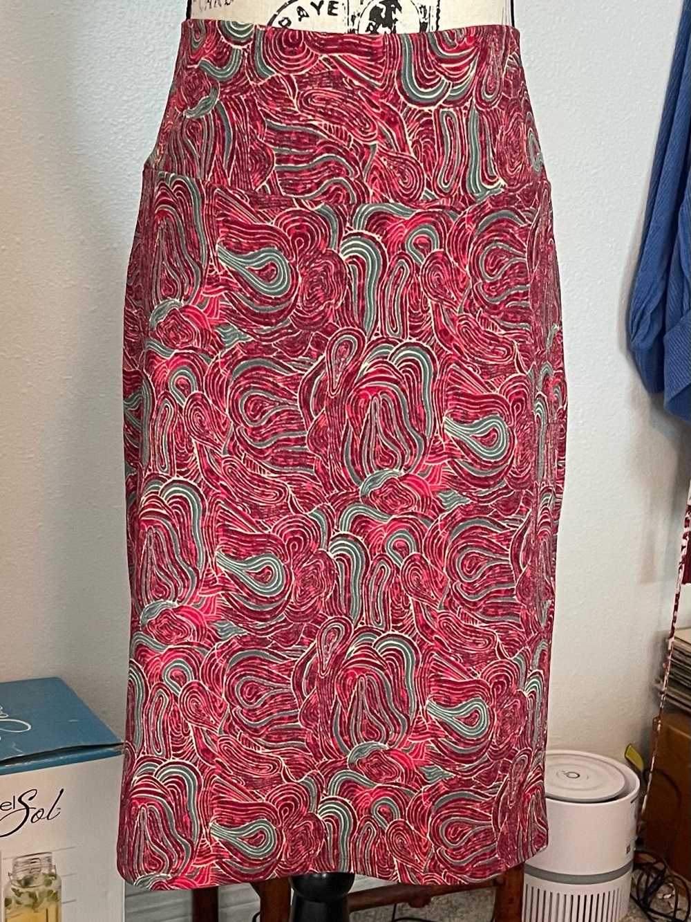 LulaRoe- Women's red and green Patterned Pencil Skirt with stretch